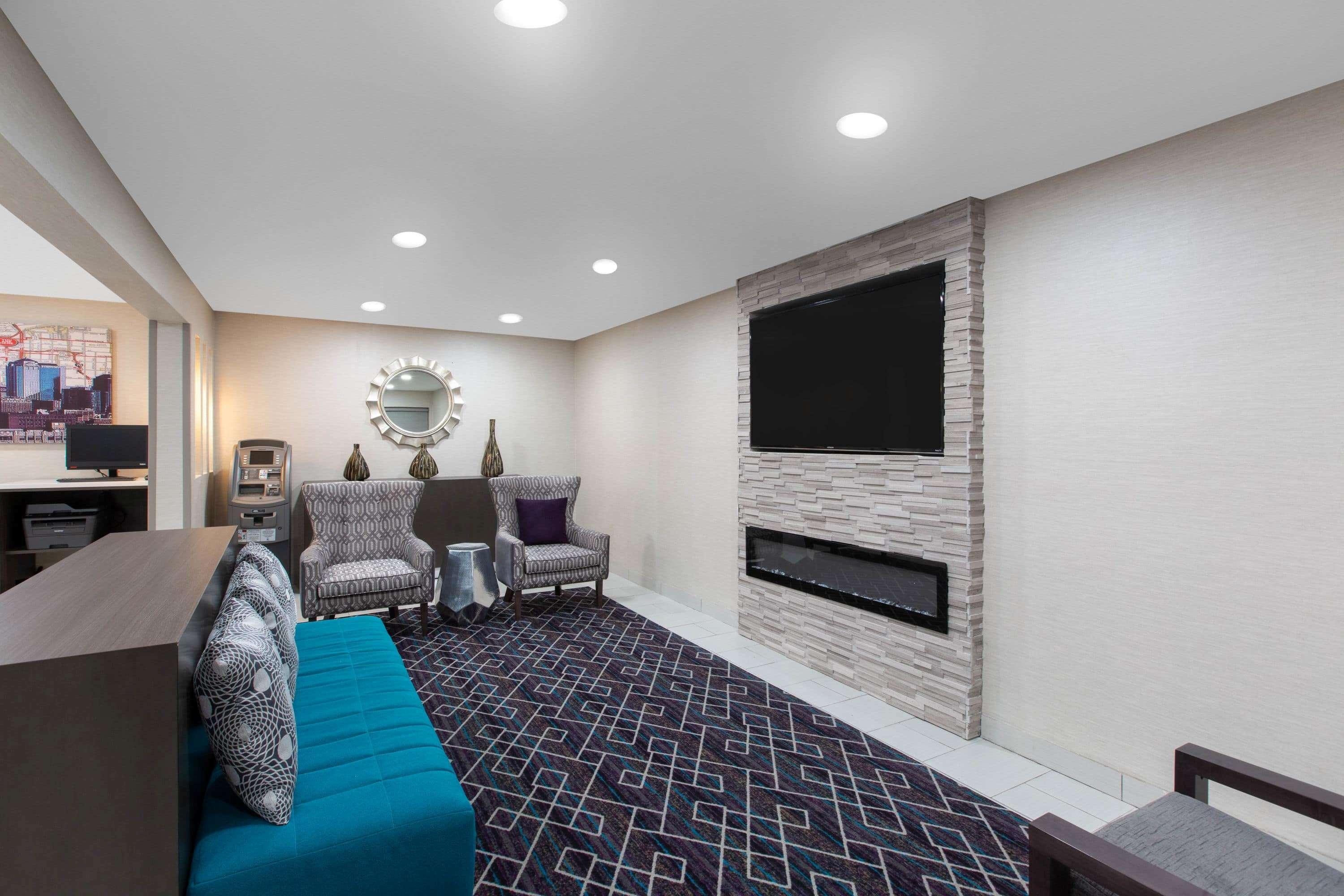 La Quinta By Wyndham Blue Springs Exterior foto