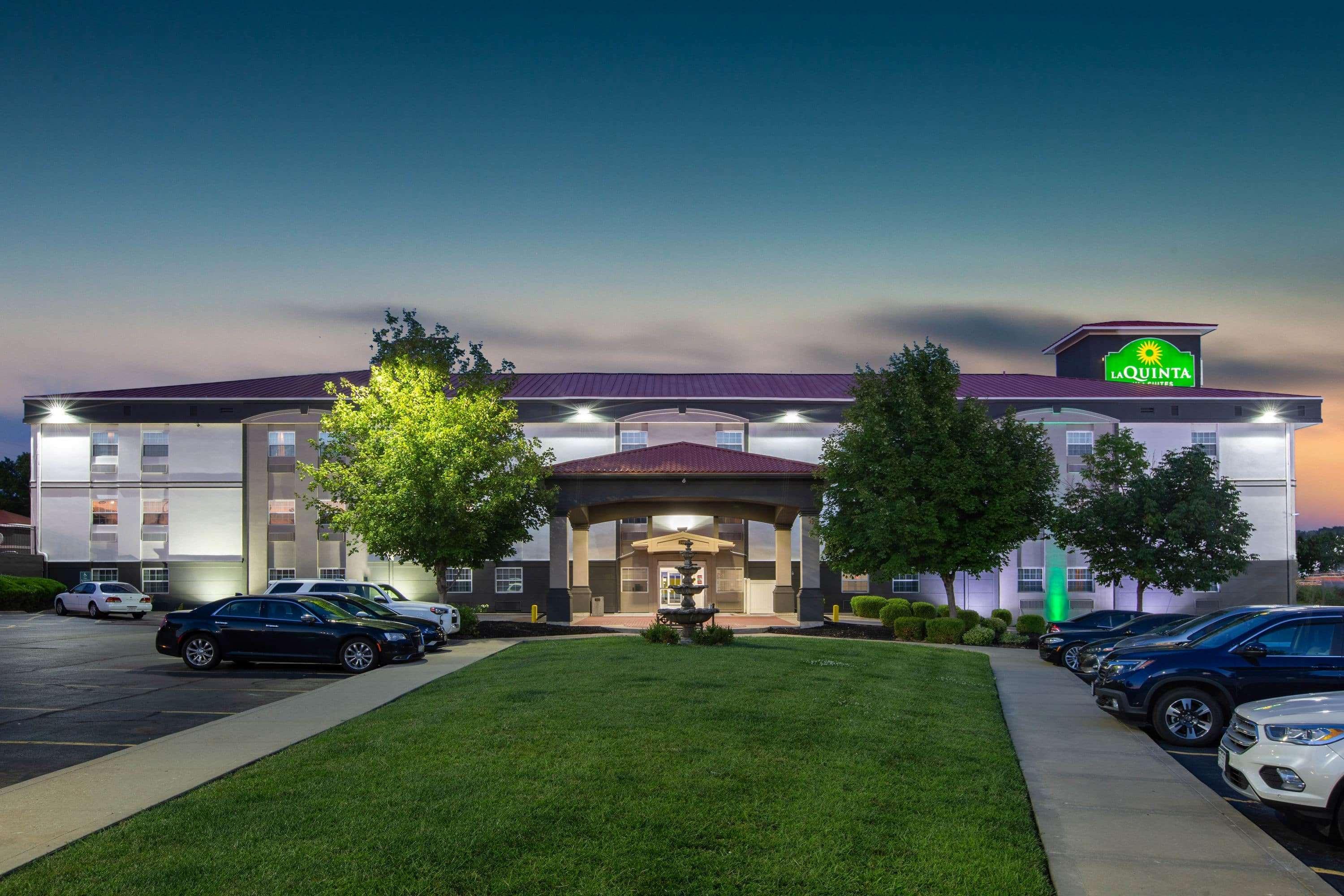 La Quinta By Wyndham Blue Springs Exterior foto
