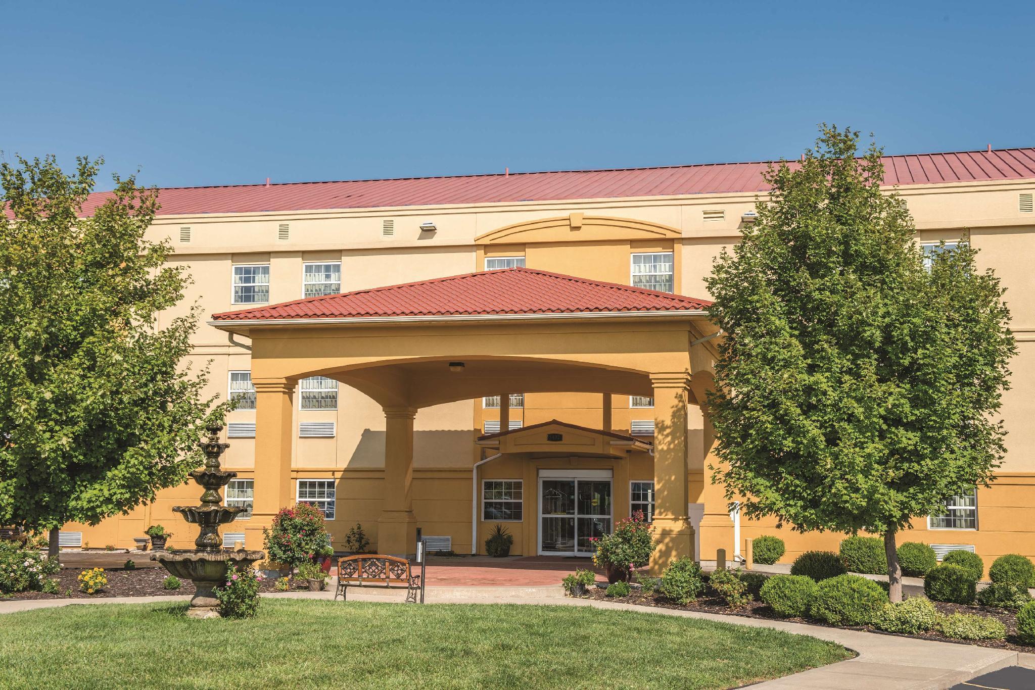 La Quinta By Wyndham Blue Springs Exterior foto