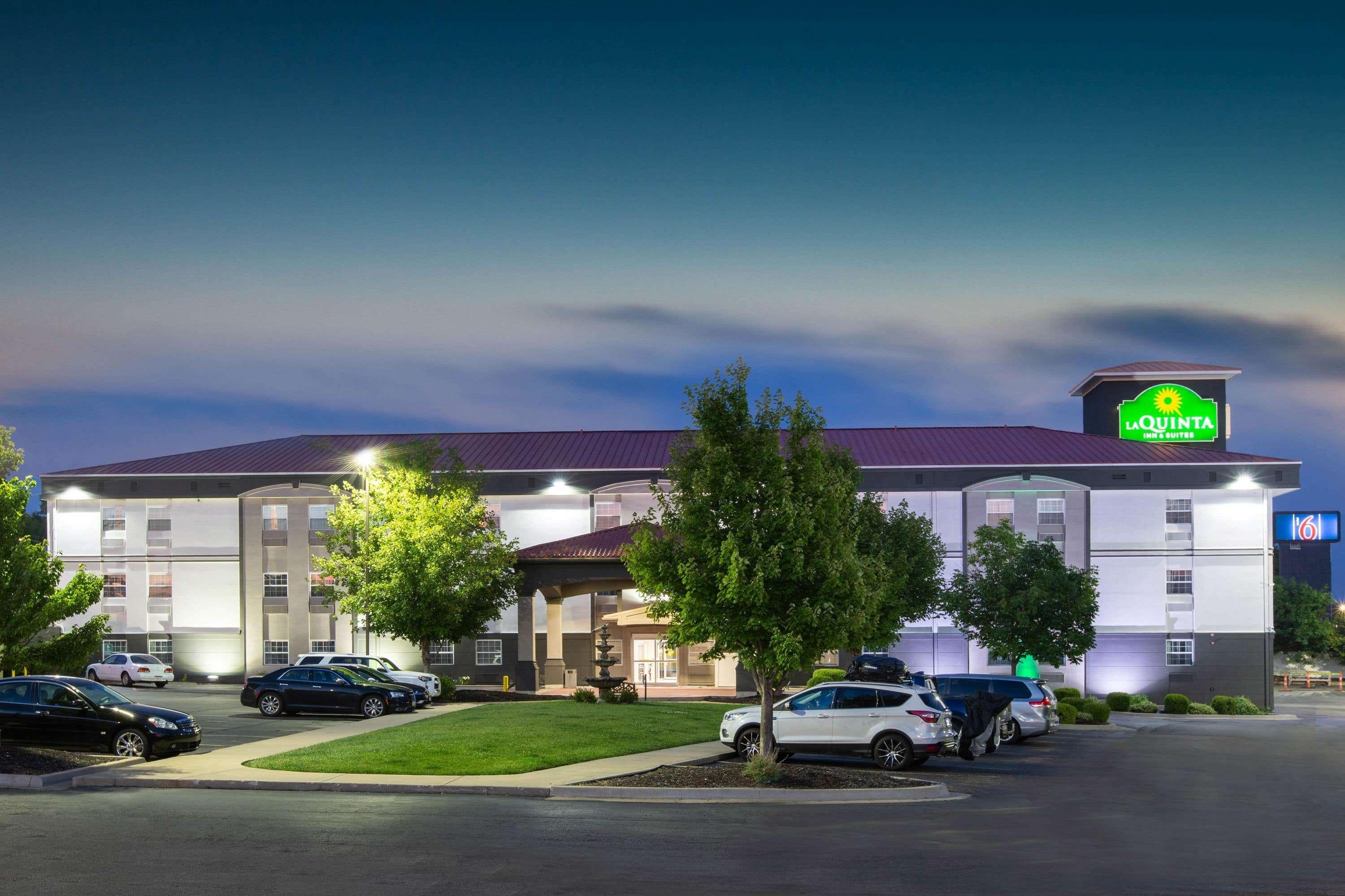 La Quinta By Wyndham Blue Springs Exterior foto