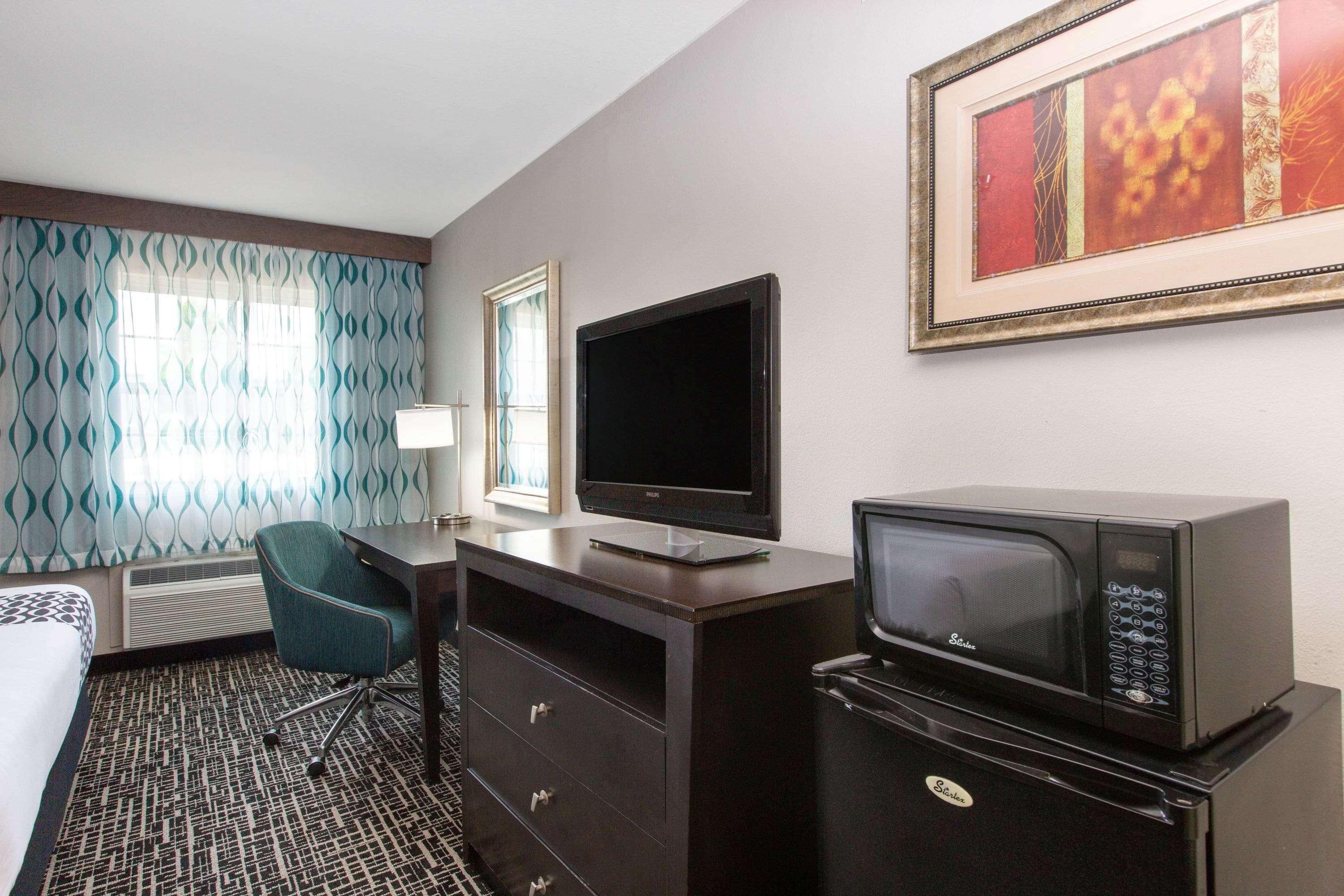 La Quinta By Wyndham Blue Springs Exterior foto